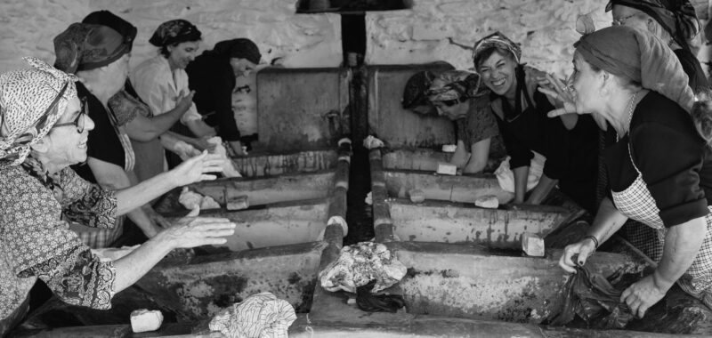 Fotografía realizada en Festival Sulayr 2022 con las vecinas de Pampaneira en el lavadero nuevo 